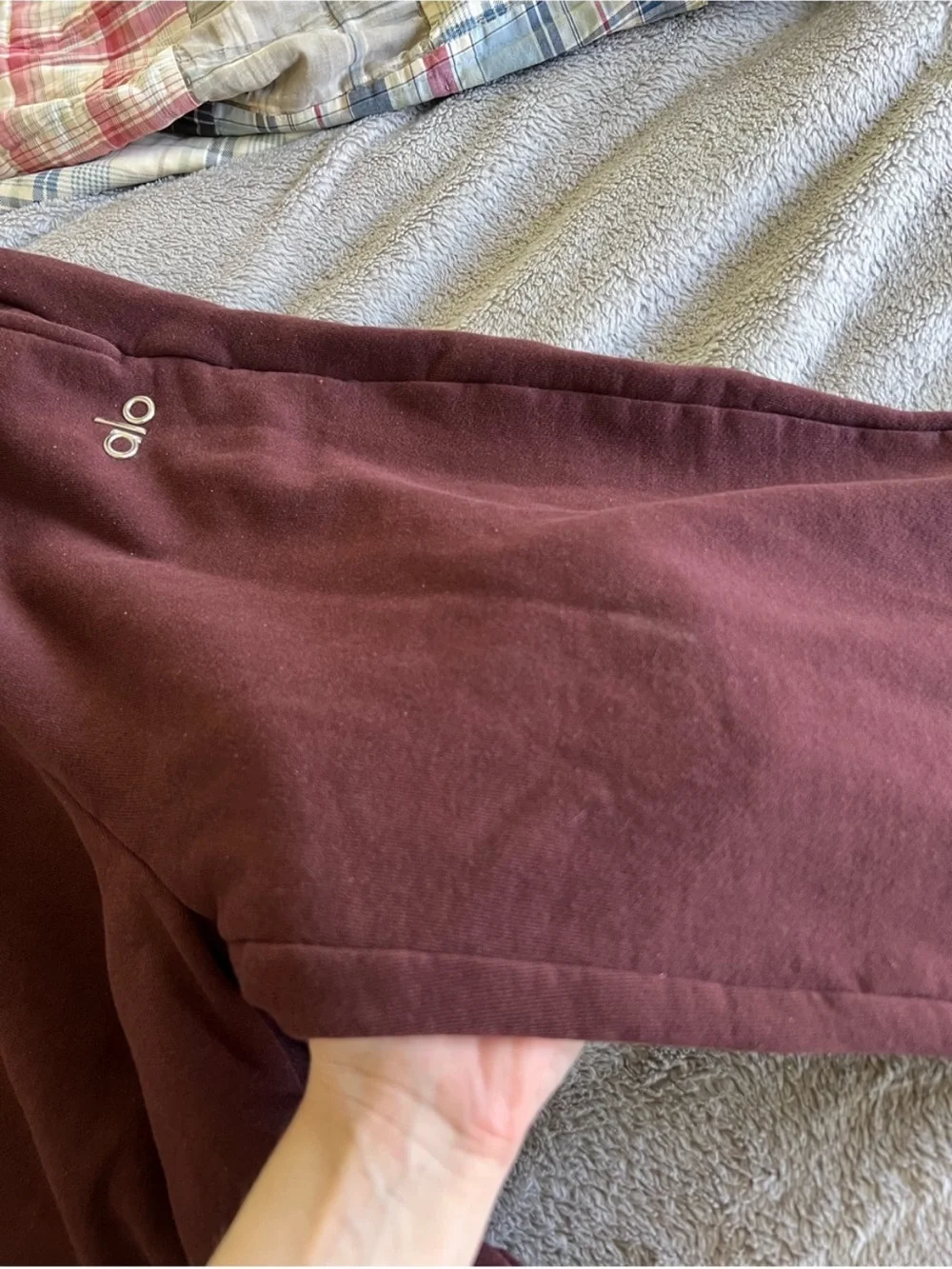 Alo Yoga Women’s Cherry Cola Maroon Accolade Sweatpants Small